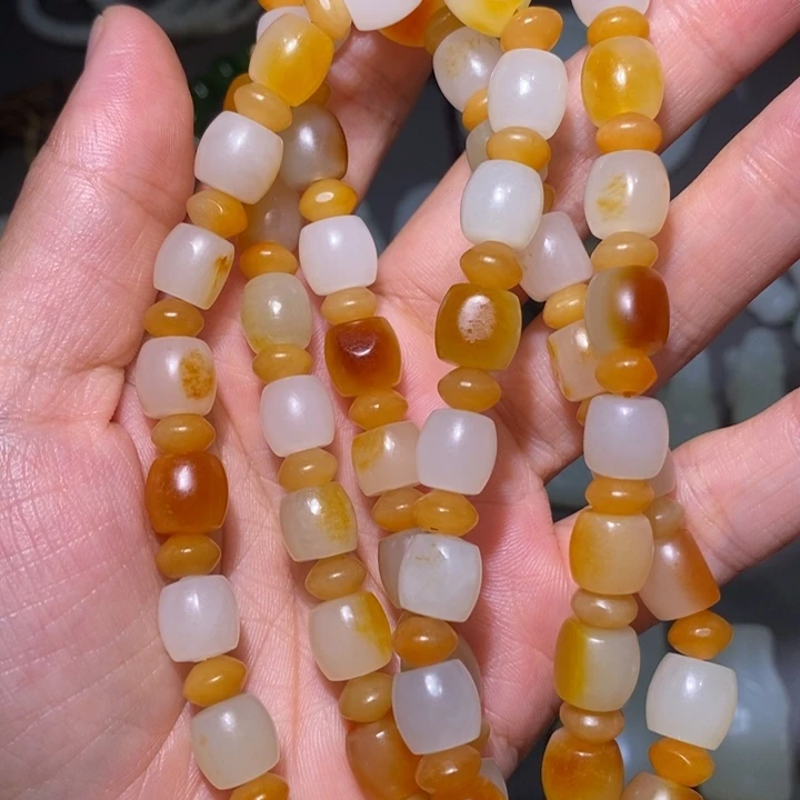 佩***皮颈饰未镶嵌和田玉