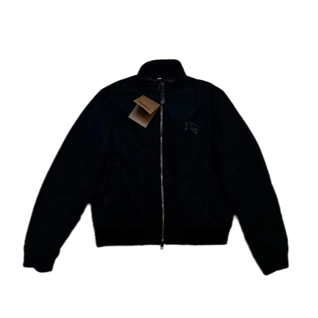 99新 BURBERRY/博柏利 burberry黑色胸前战马logo羽绒夹克m码