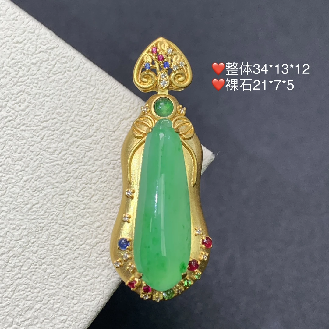 新品推荐·18k金冰阳绿福瓜设计款翡翠玉石缅A吊坠气质轻奢