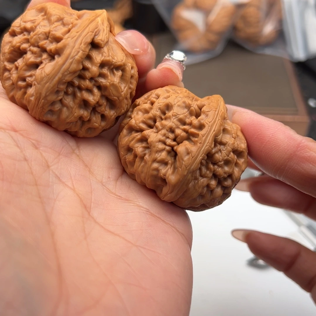 文玩核桃把件红锦鲤43