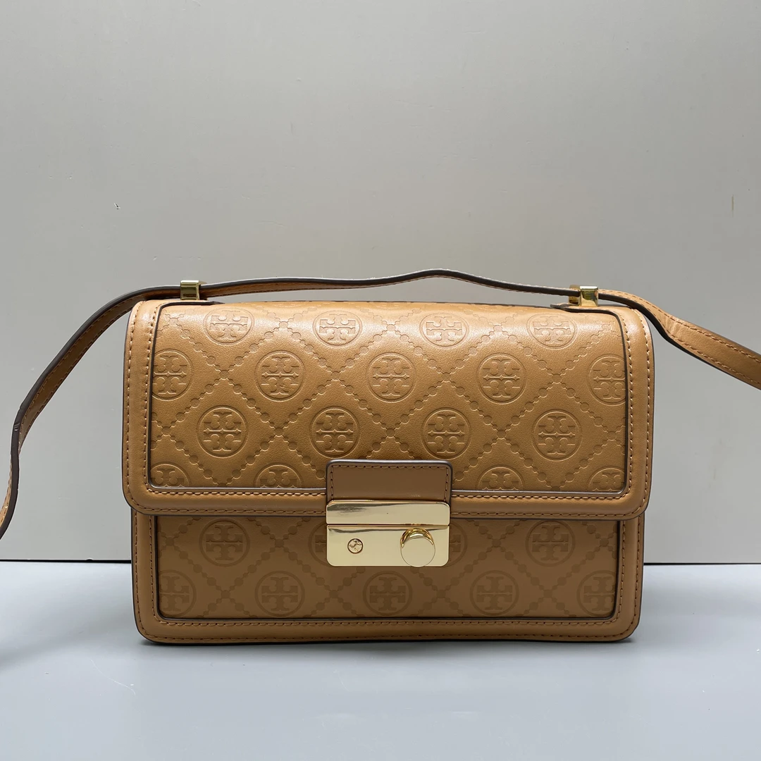 99新 TORY BURCH/汤丽柏琦 压纹棕色斜挎包23*15*8cmMB123113