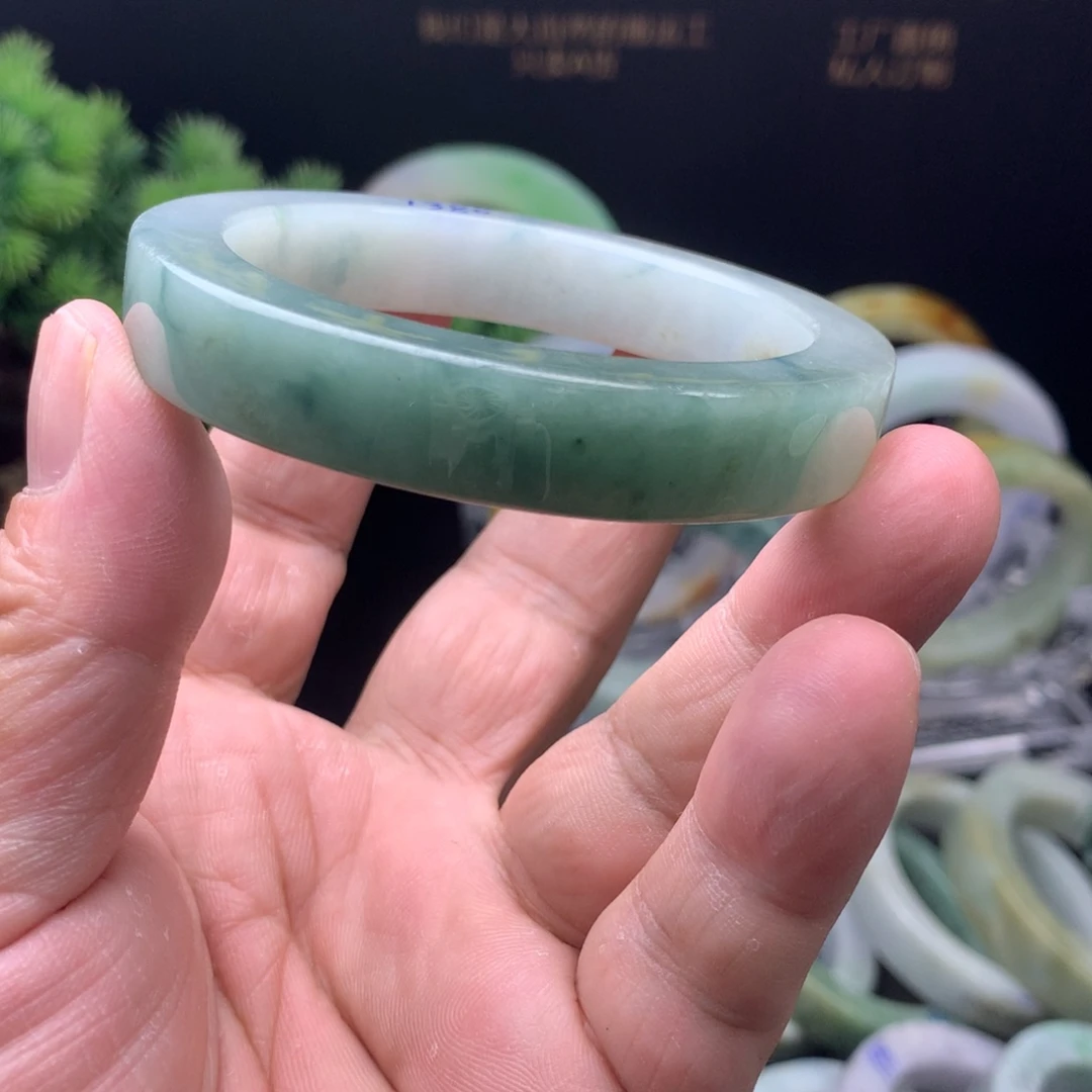 定制翡翠未镶嵌手镯