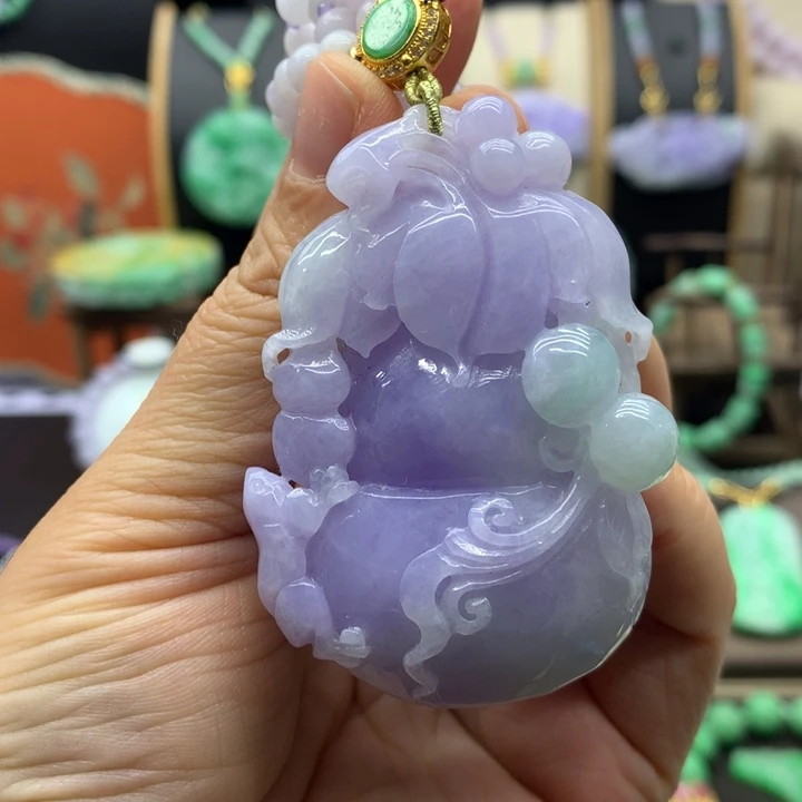 翡翠未镶嵌吊坠(赠链)