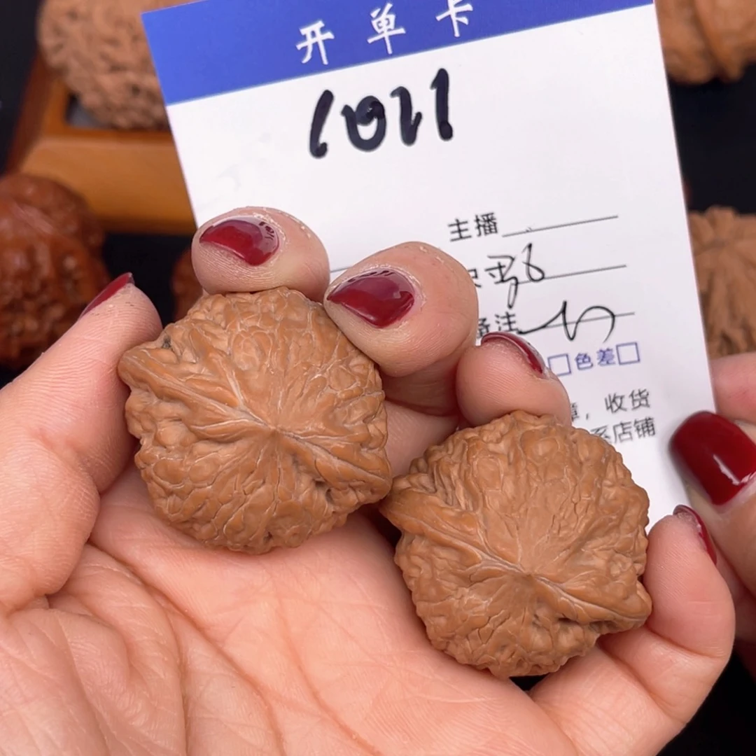 文玩核桃吊坠铁锤。 36尺。 1011