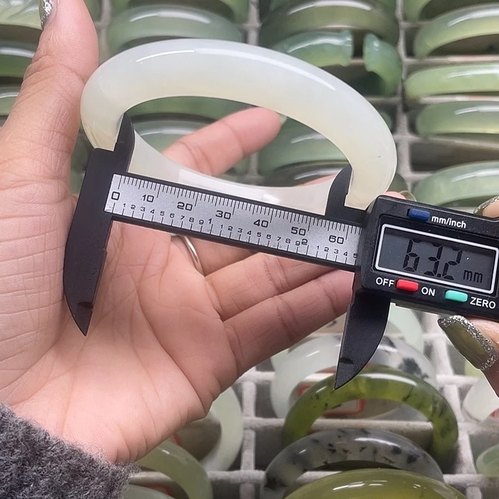 蛇纹石玉未镶嵌手镯33