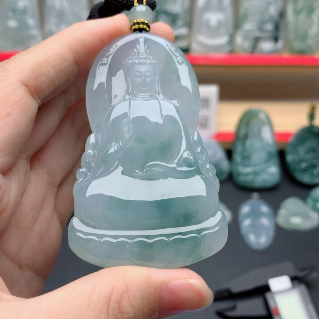及***樂翡翠未镶嵌颈饰素衣
