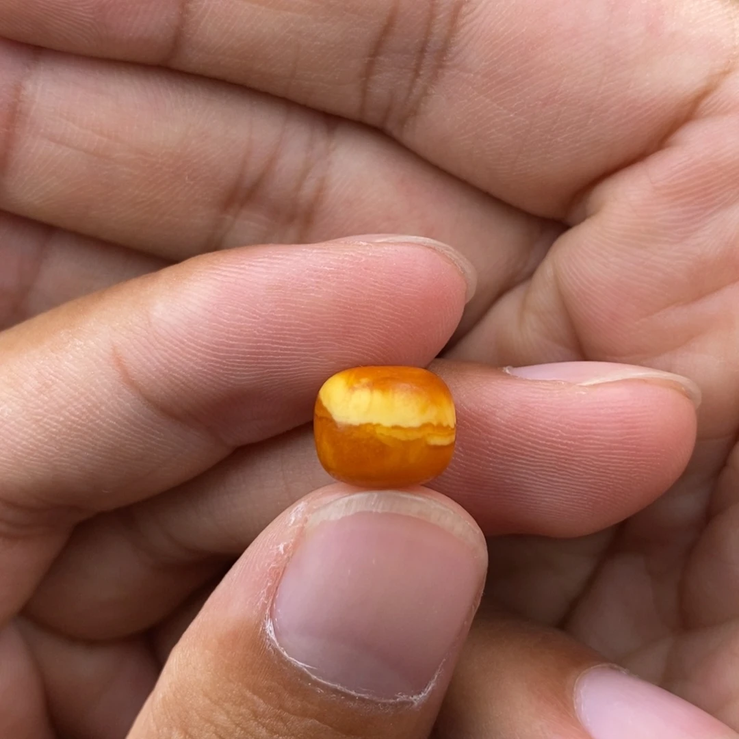 未镶嵌琥珀珠宝奇石
