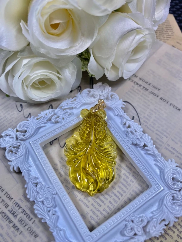 黄色金鱼吊坠发一个L131（带扣子）