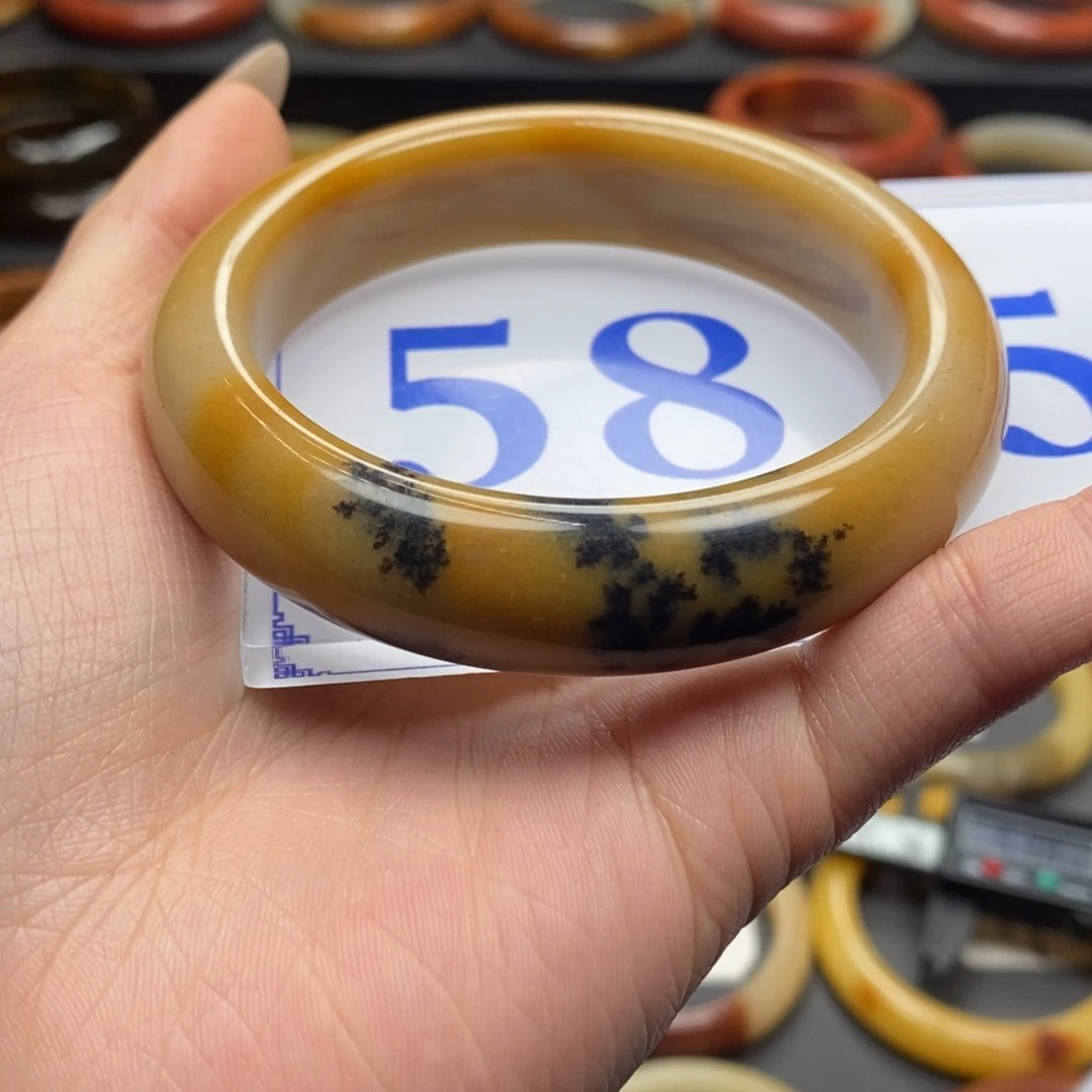 石英质玉（黄龙玉）手镯未镶嵌