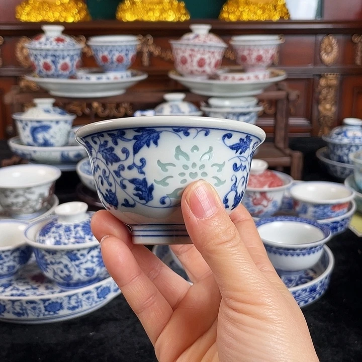 青花缠枝莲玲珑大压手