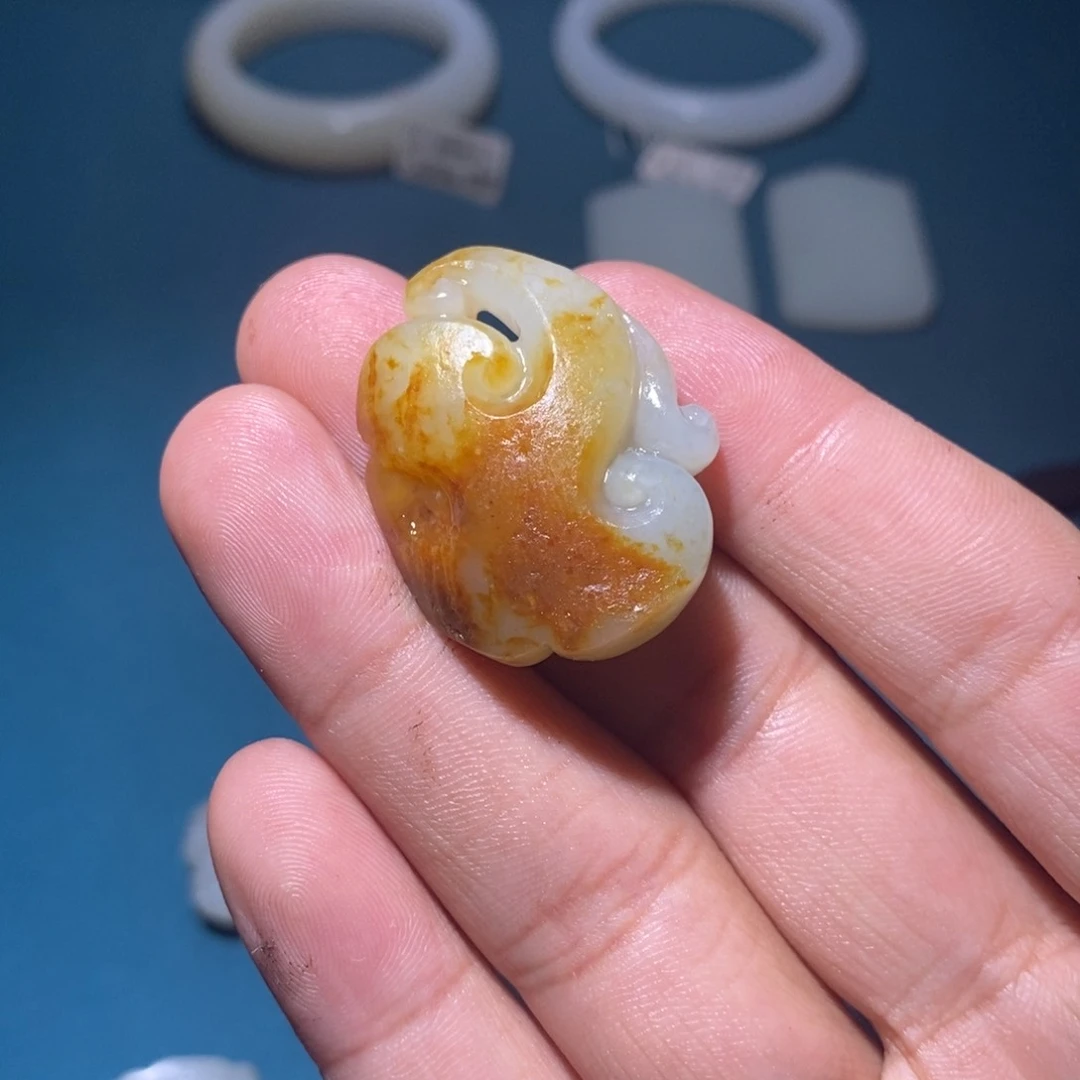 和田玉未镶嵌挂件用**想