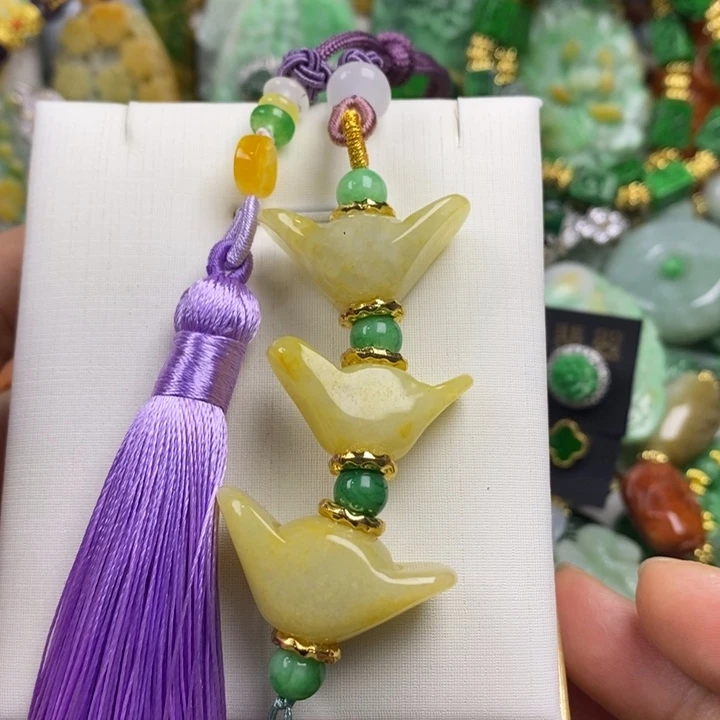 翡翠未镶嵌吊坠(赠链)