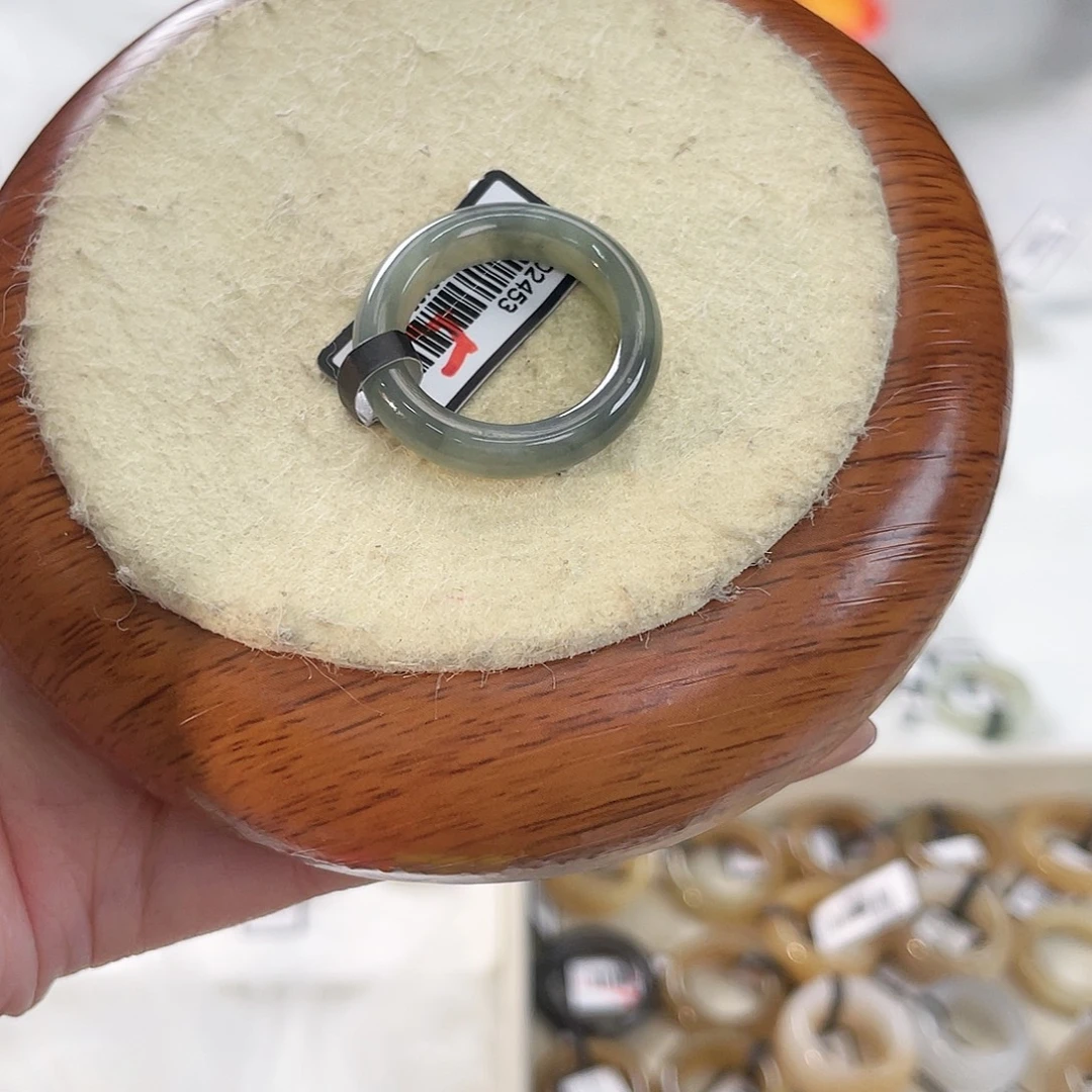 和田玉未镶嵌戒指c25。青花泥鳅背 18.4。不退换