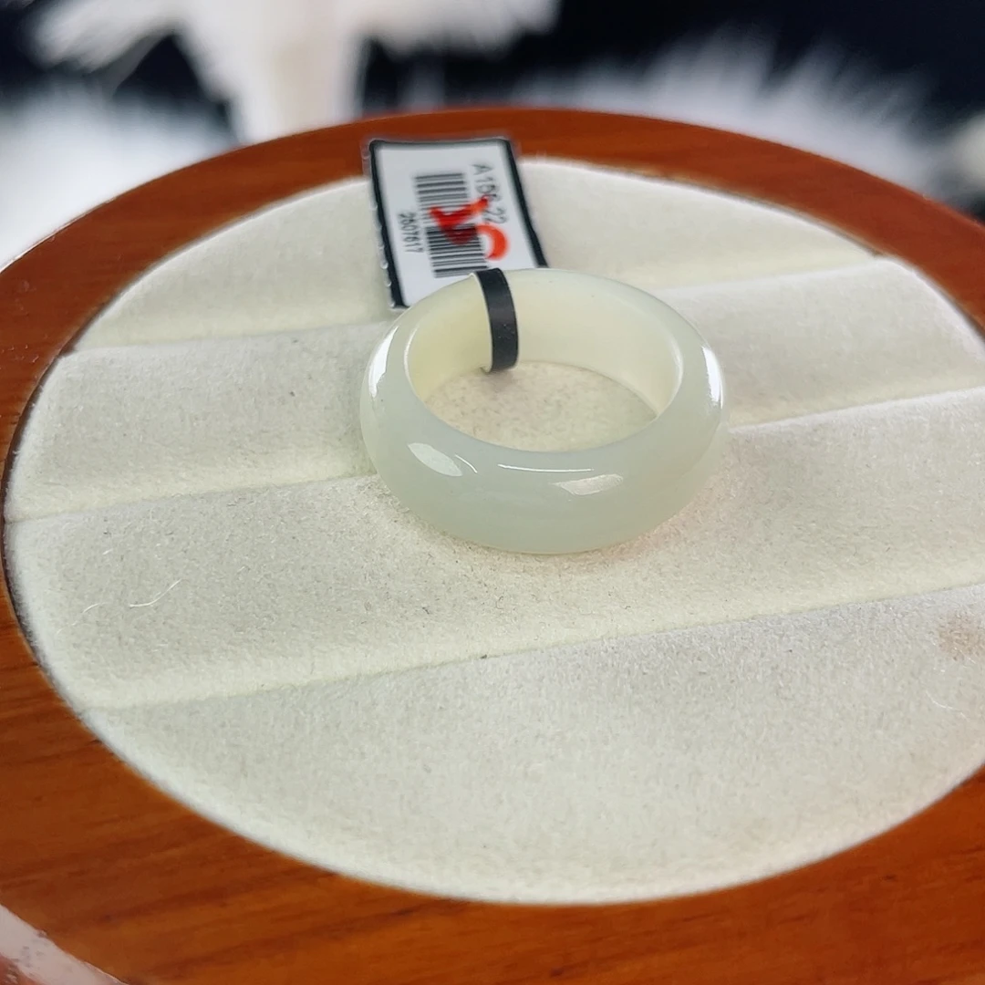 和田玉未镶嵌戒指l65。白玉圆条。17.7。不退换