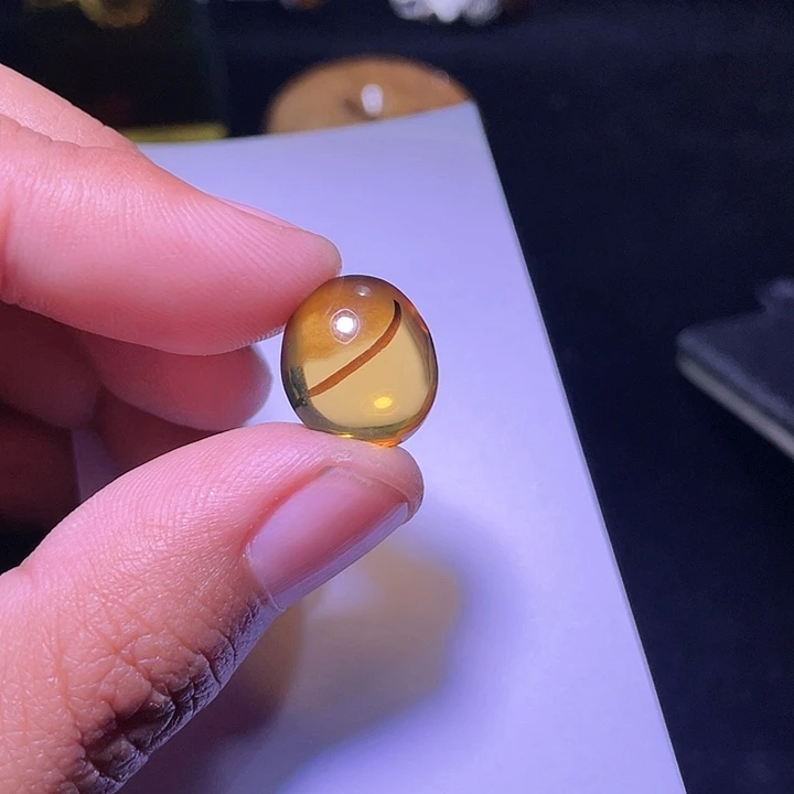 琥珀裸石未镶嵌意，