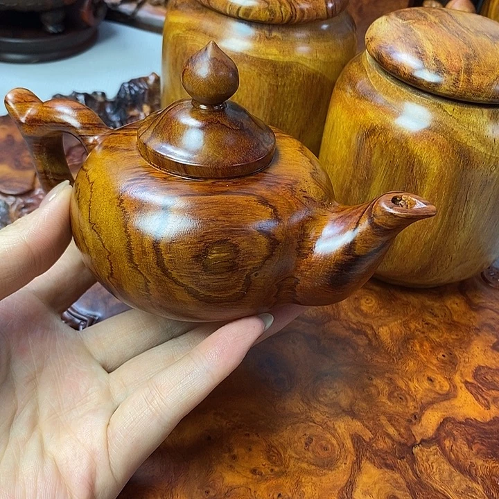 御***园越南黄花梨茶壶一个