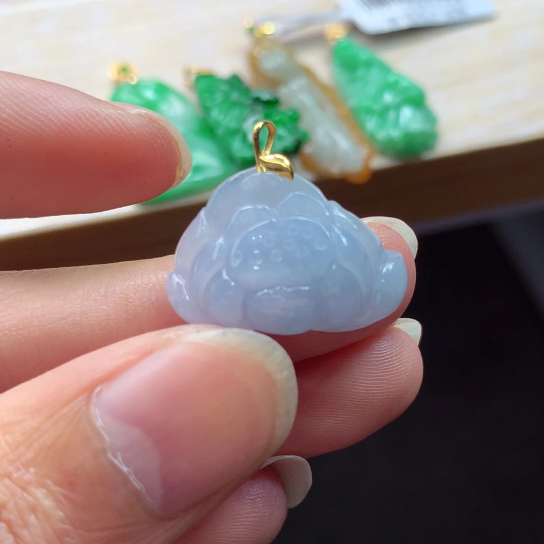 翡翠18K金镶嵌颈饰吊坠