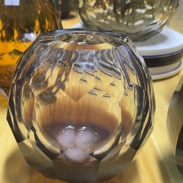 要***年紫色明料水晶切割面花器高14口5