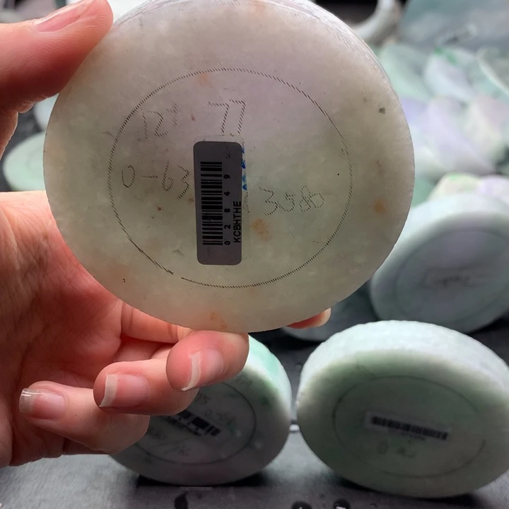 未镶嵌洒金定制翡翠