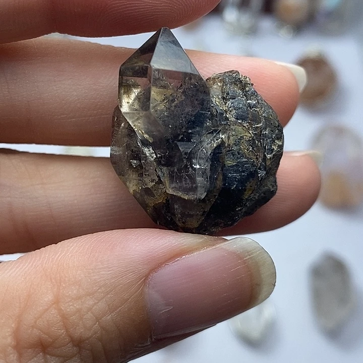 未镶嵌颈饰水晶茶闪共生