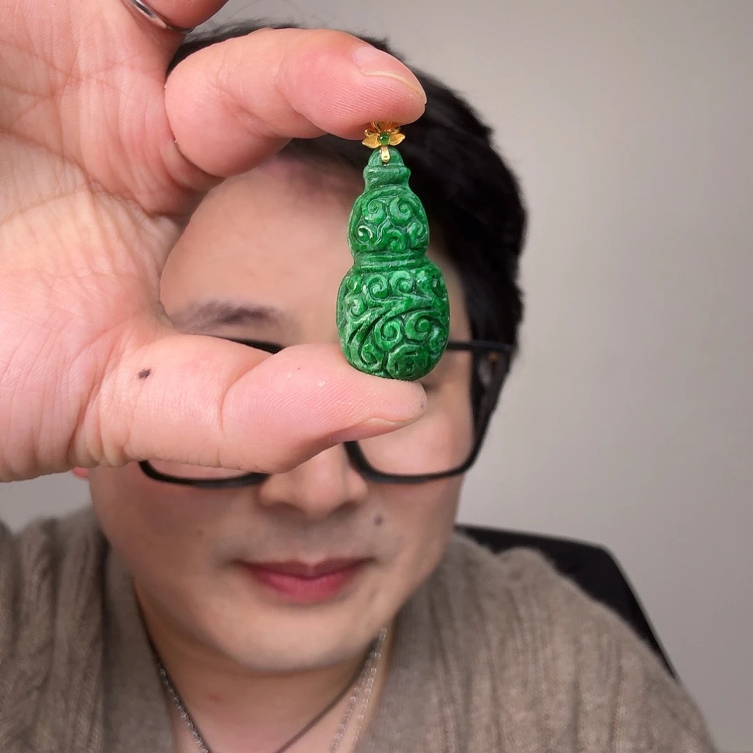 翡翠18K金镶嵌颈饰一件