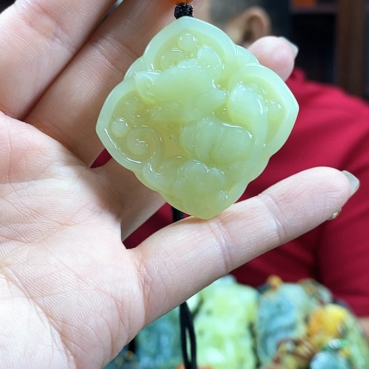 蛇纹石玉吊坠未镶嵌