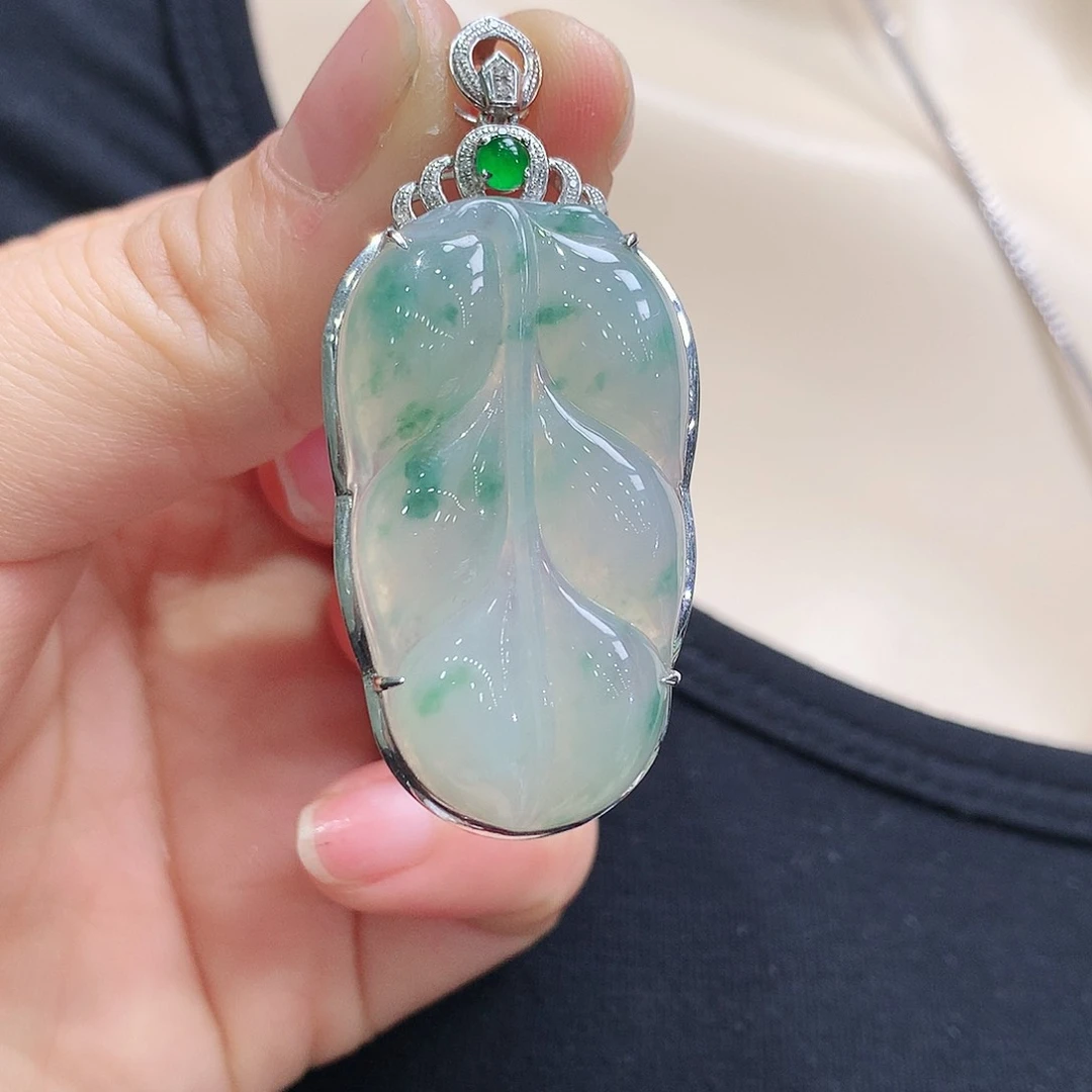 翡翠颈饰18K金镶嵌叶子