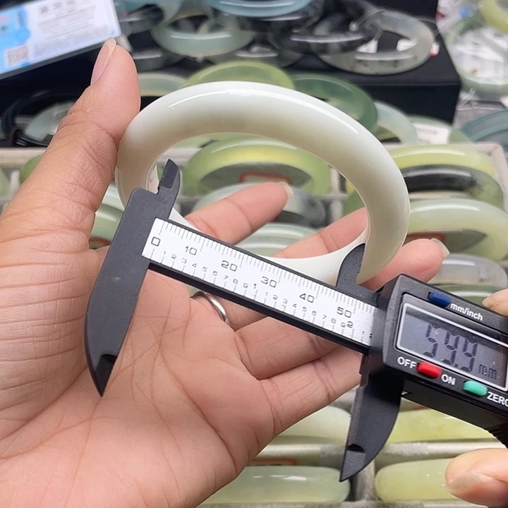 蛇纹石玉未镶嵌手镯178