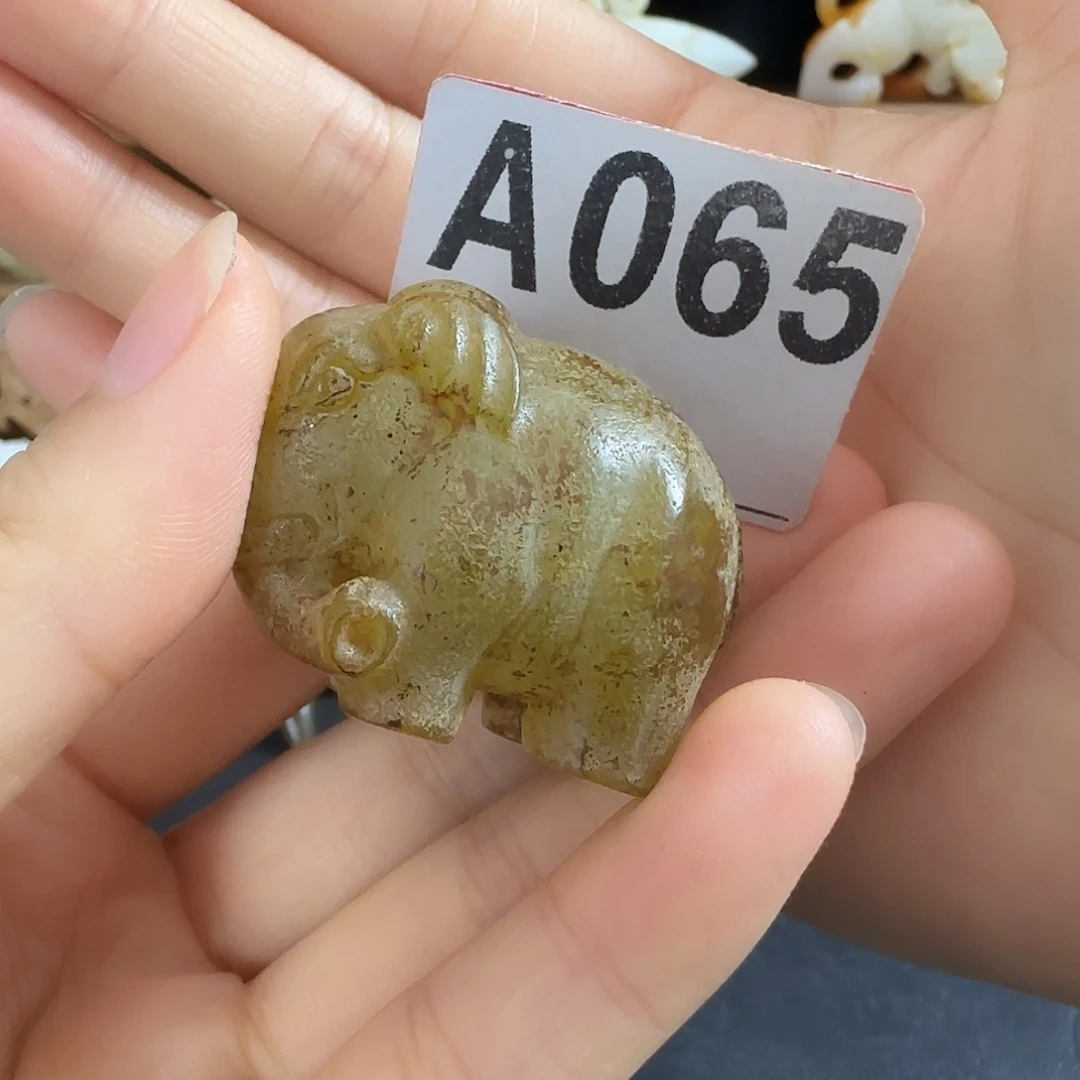 透闪石质玉未镶嵌挂件