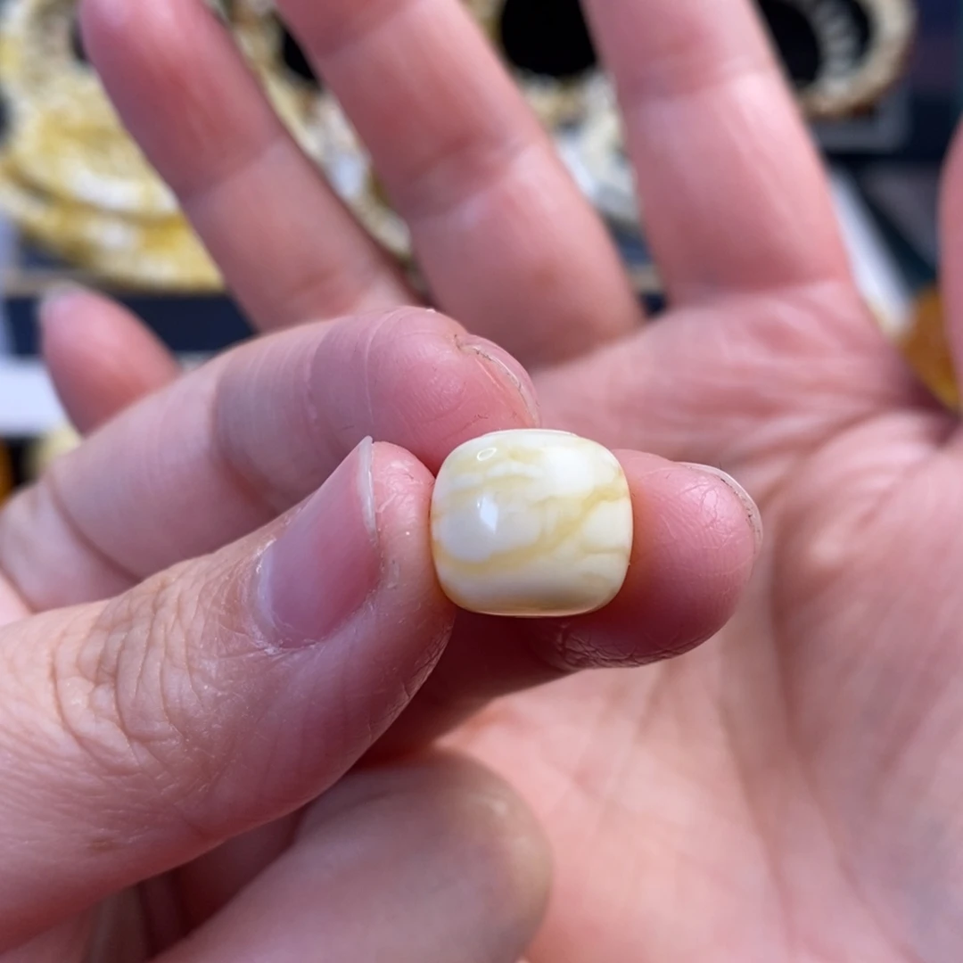 蜜蜡未镶嵌裸石瓷白妖花老型单珠12.2