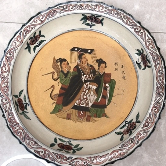 陶瓷器一件，品相完好