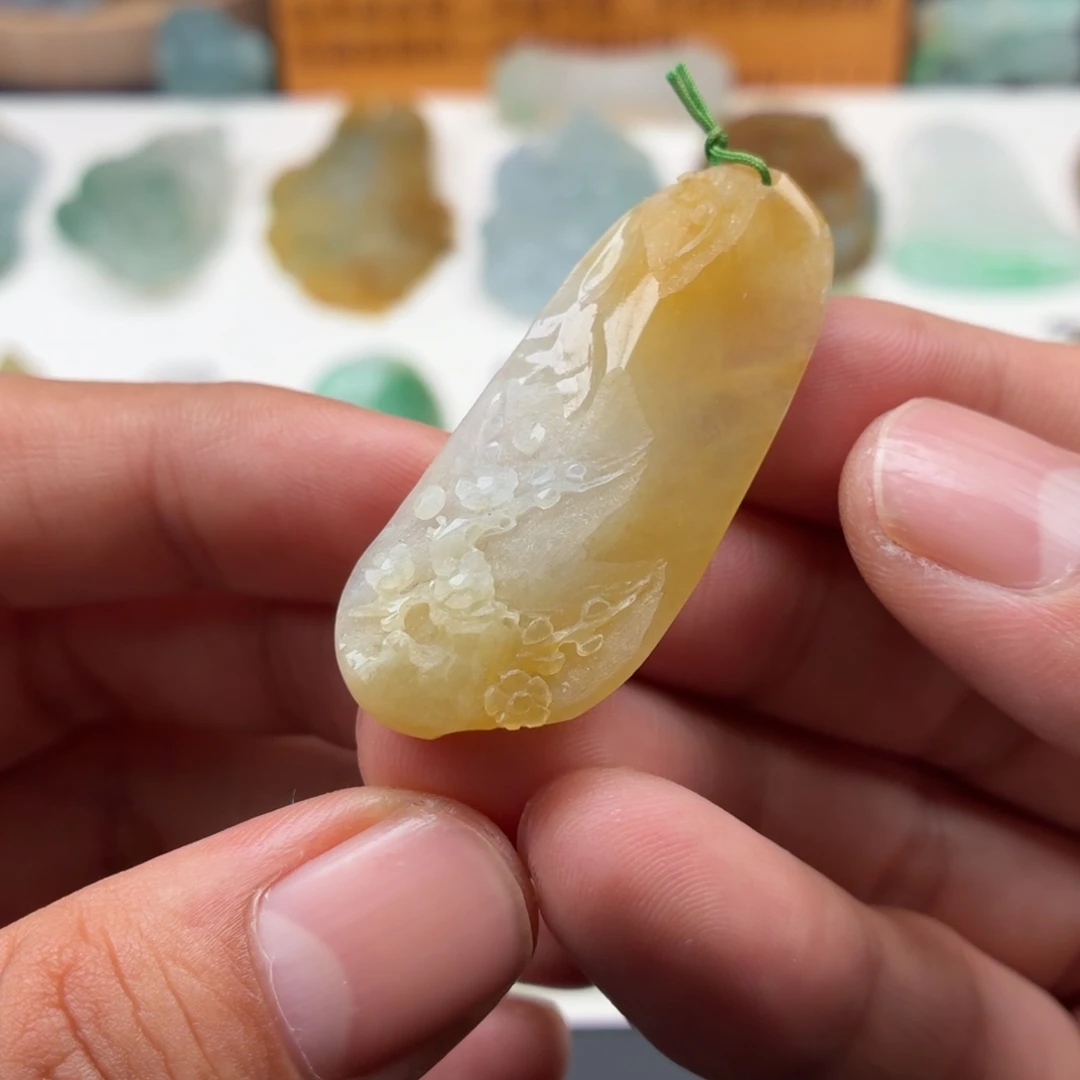 定制翡翠未镶嵌梅花