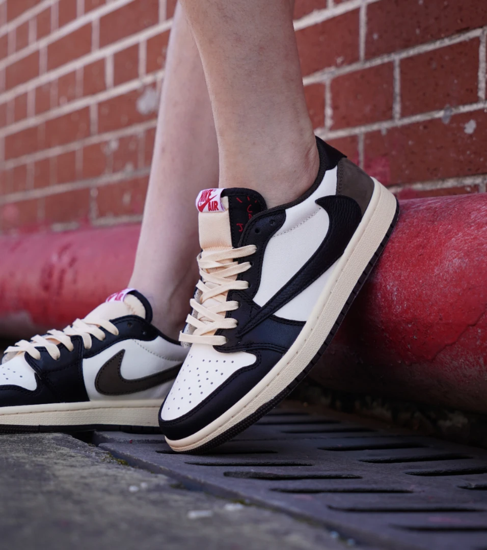 NIKE/耐克Aj1摩卡棕倒勾牛皮男女休闲运动鞋【球鞋定制】