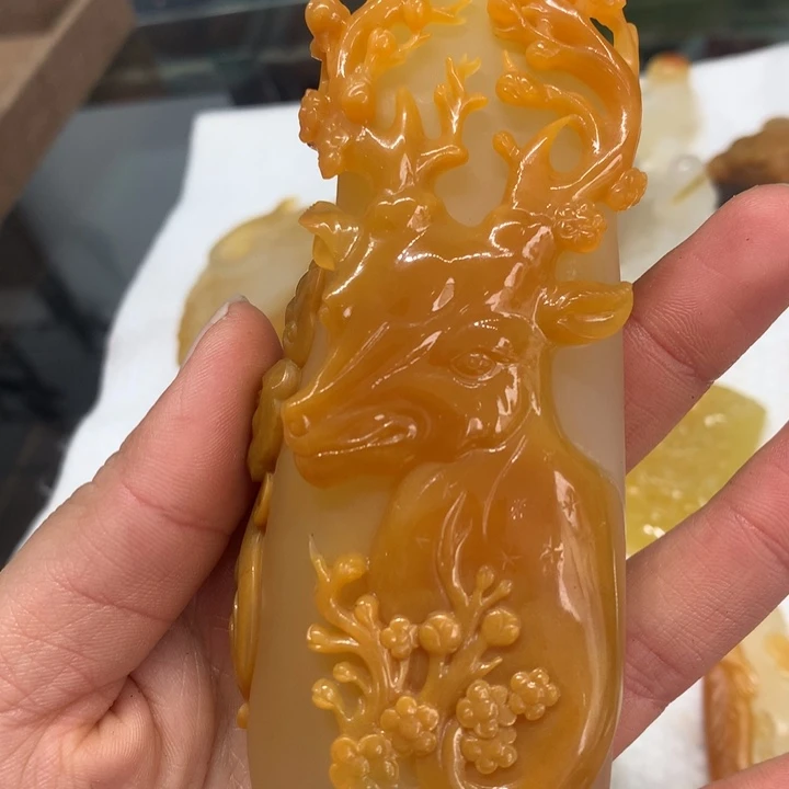 石英质玉（黄龙玉）未镶嵌颈饰