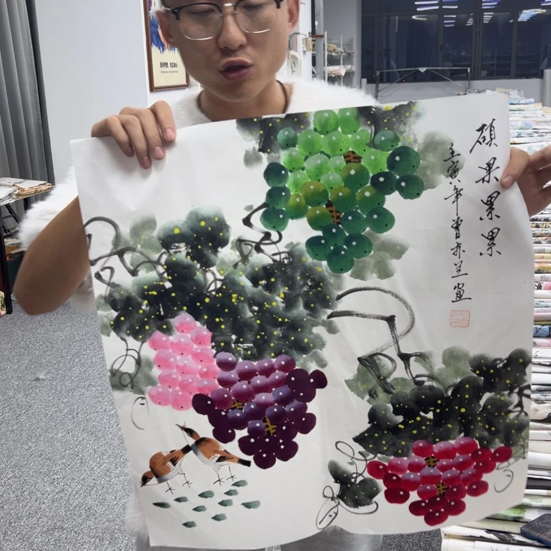国画卖字画的小男孩