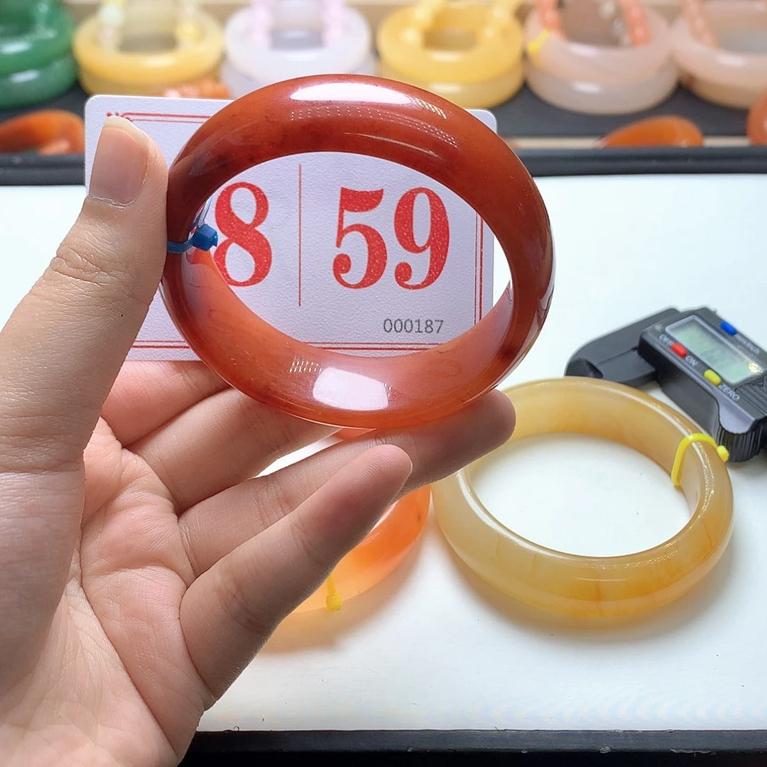 未镶嵌石英质玉（黄龙玉）手镯