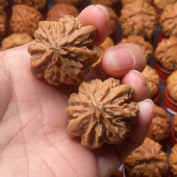 文玩核桃吊坠八棱