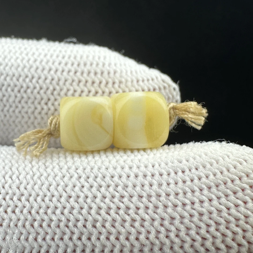 J4363天然原矿俄料蜜蜡瓷白花四方珠 7.2mm支持复检