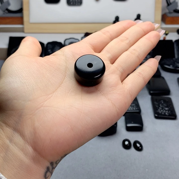 和田玉（墨玉）未镶嵌挂件