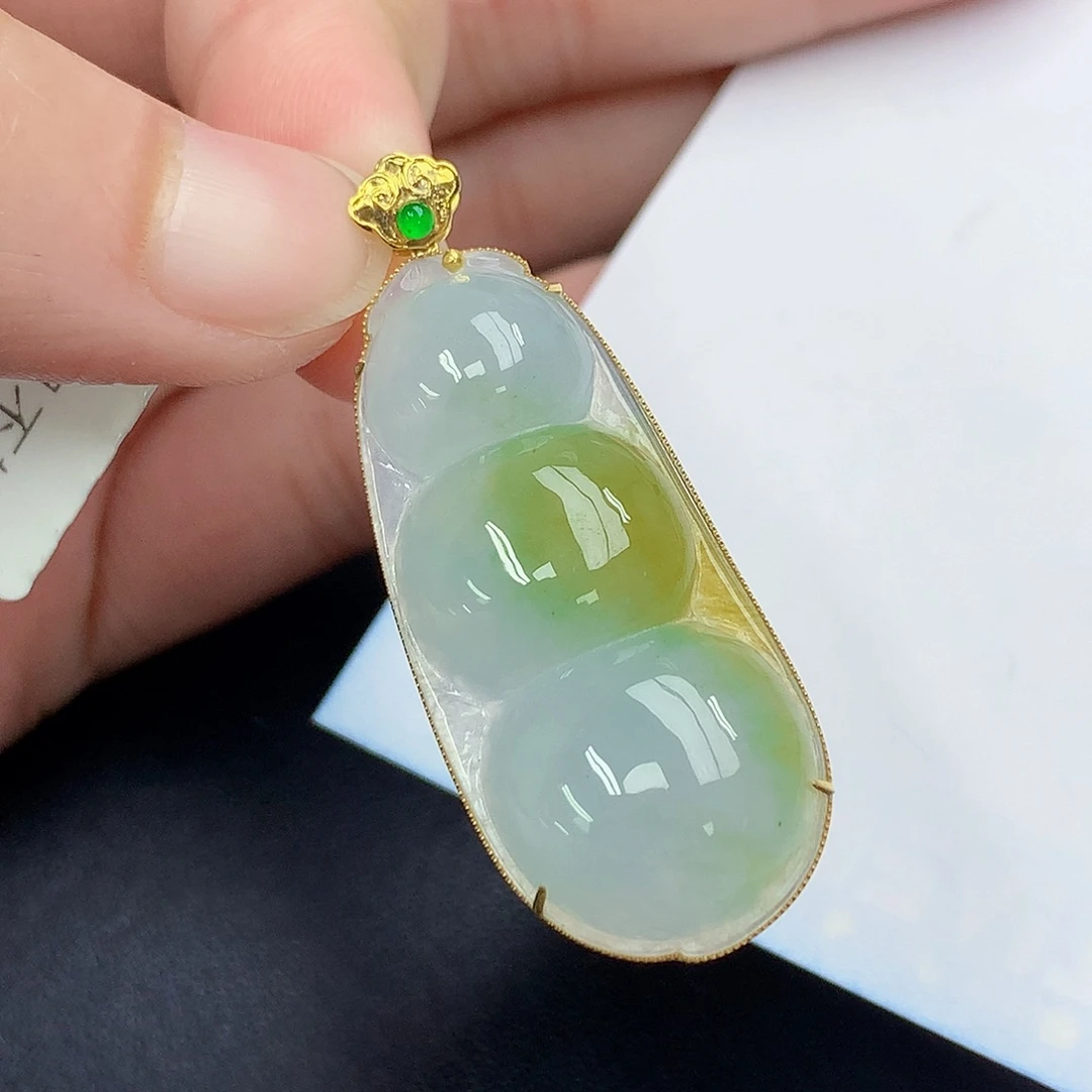 颈饰18K金镶嵌翡翠