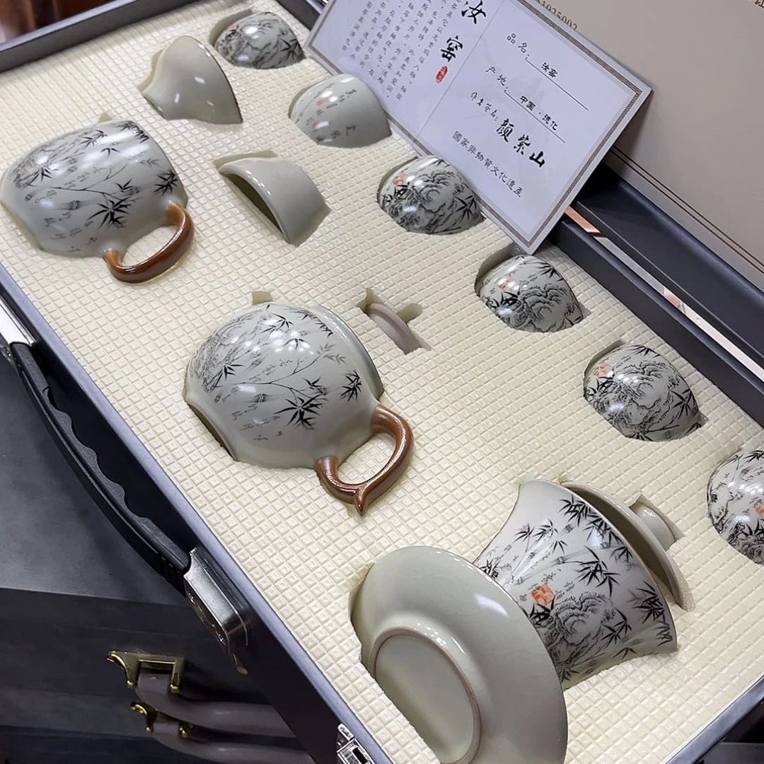 孤品茶具套装等。