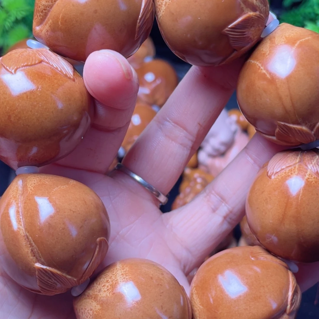 【闪购商品】橄榄核把件老**哥33左右寿桃手持