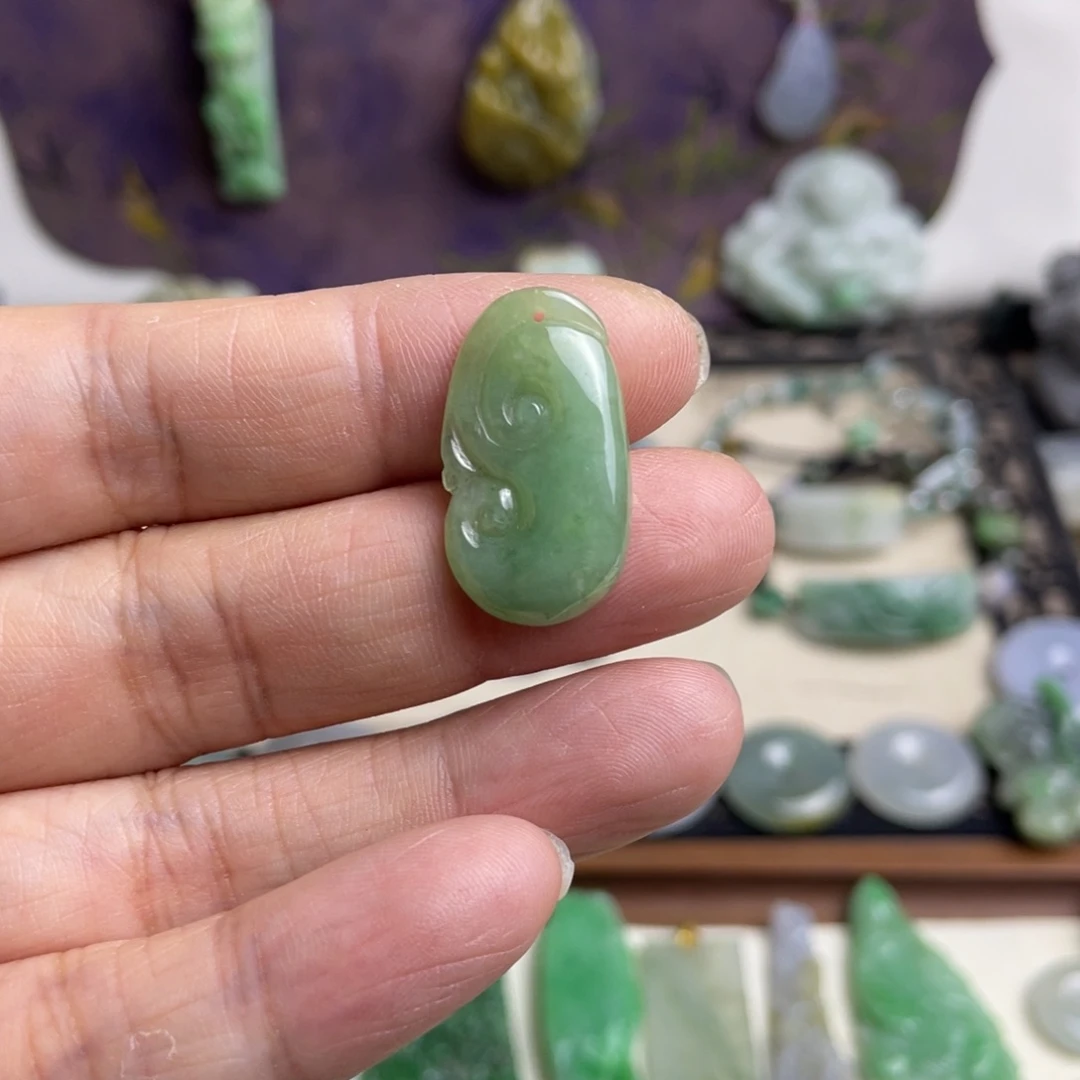 落***ღ翡翠未镶嵌颈饰如意挂件