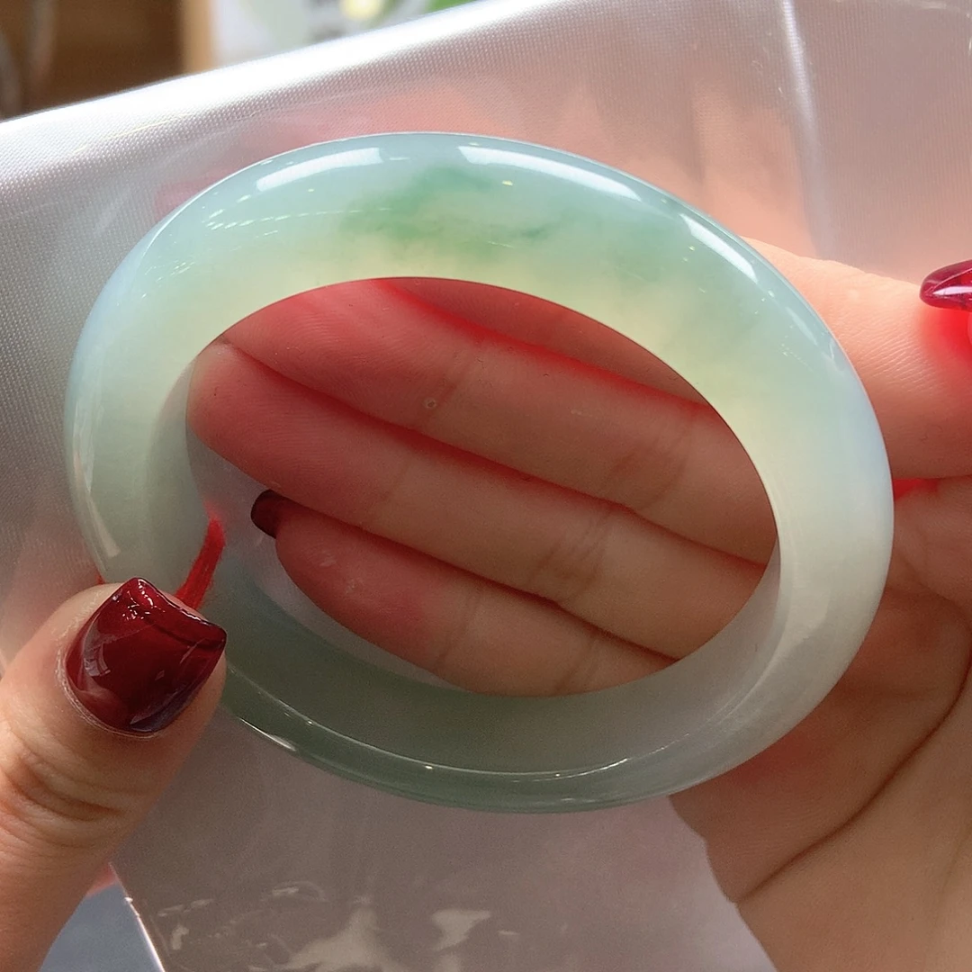 翡翠未镶嵌手镯晴绿飘色零毛孔39号