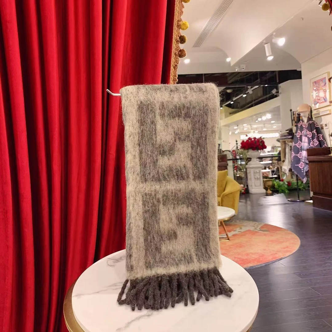 99新 FENDI/芬迪 GGS芬迪双F羊驼毛围巾/17574503