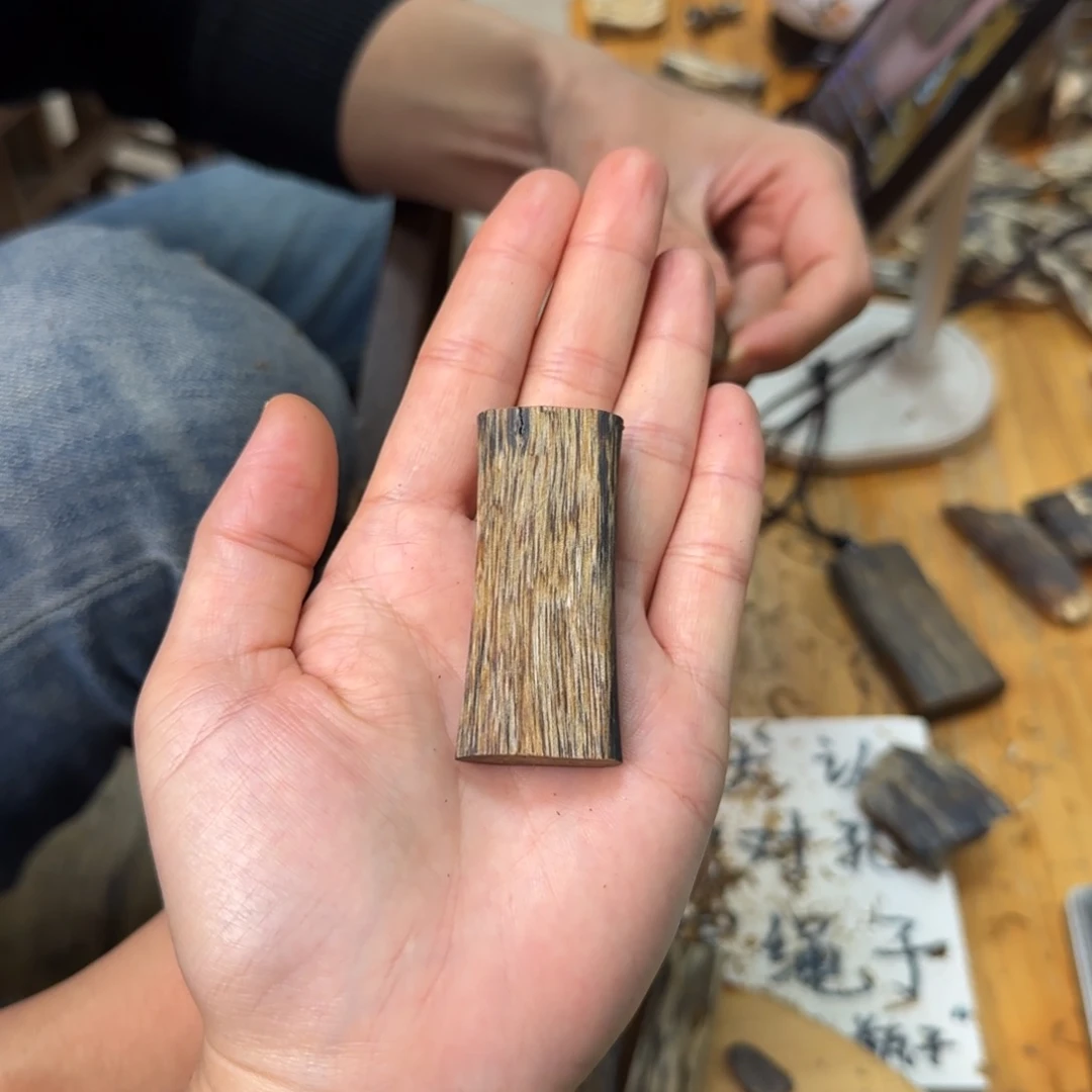 沉香吊坠素牌白奇9.2克