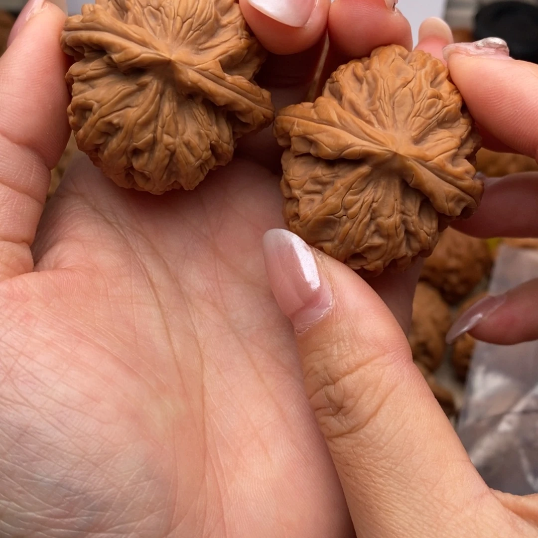 文玩核桃40红锦鲤…………