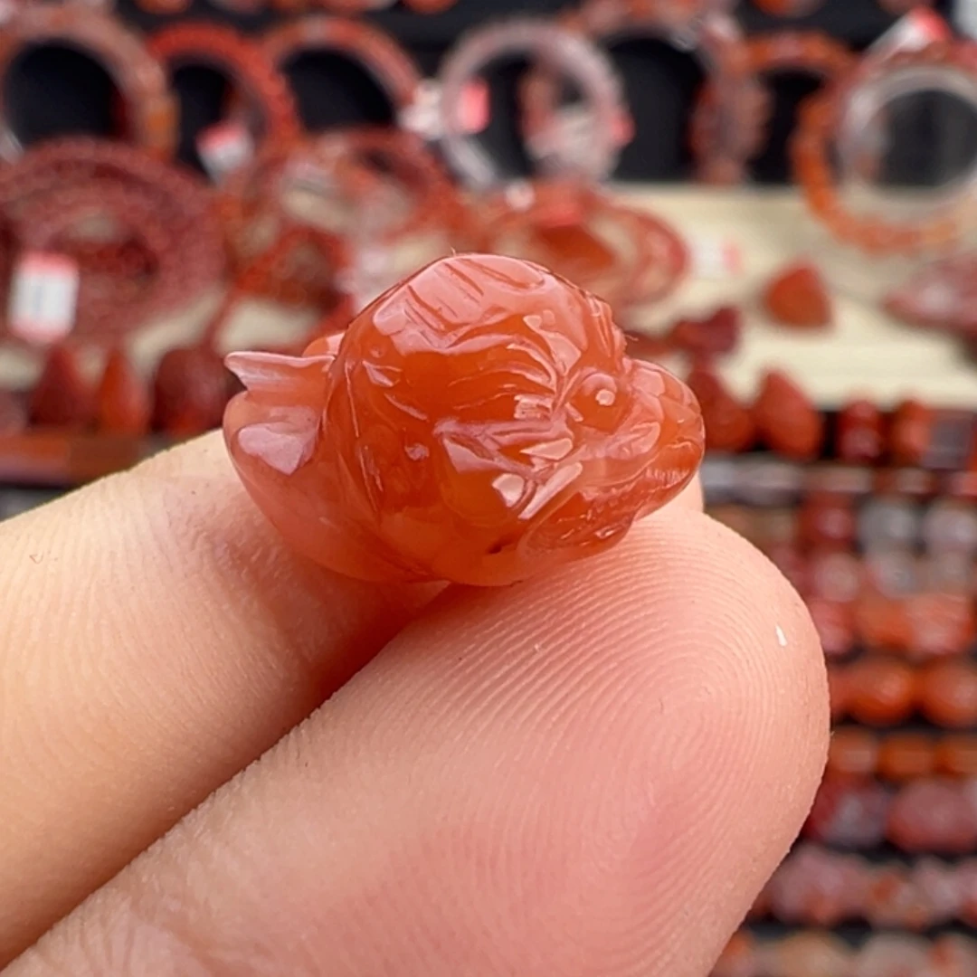 南红玛瑙未镶嵌颈饰飞天貔貅