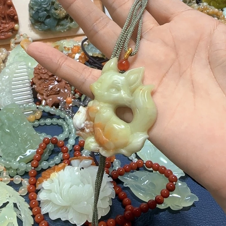 合金蛇纹石玉吊坠