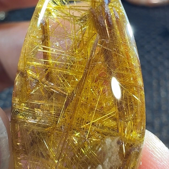 未镶嵌颈饰水晶何*缘